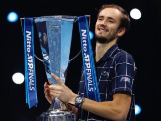 Daniil Medvedev z pucharem za turniej Nitto ATP Finals