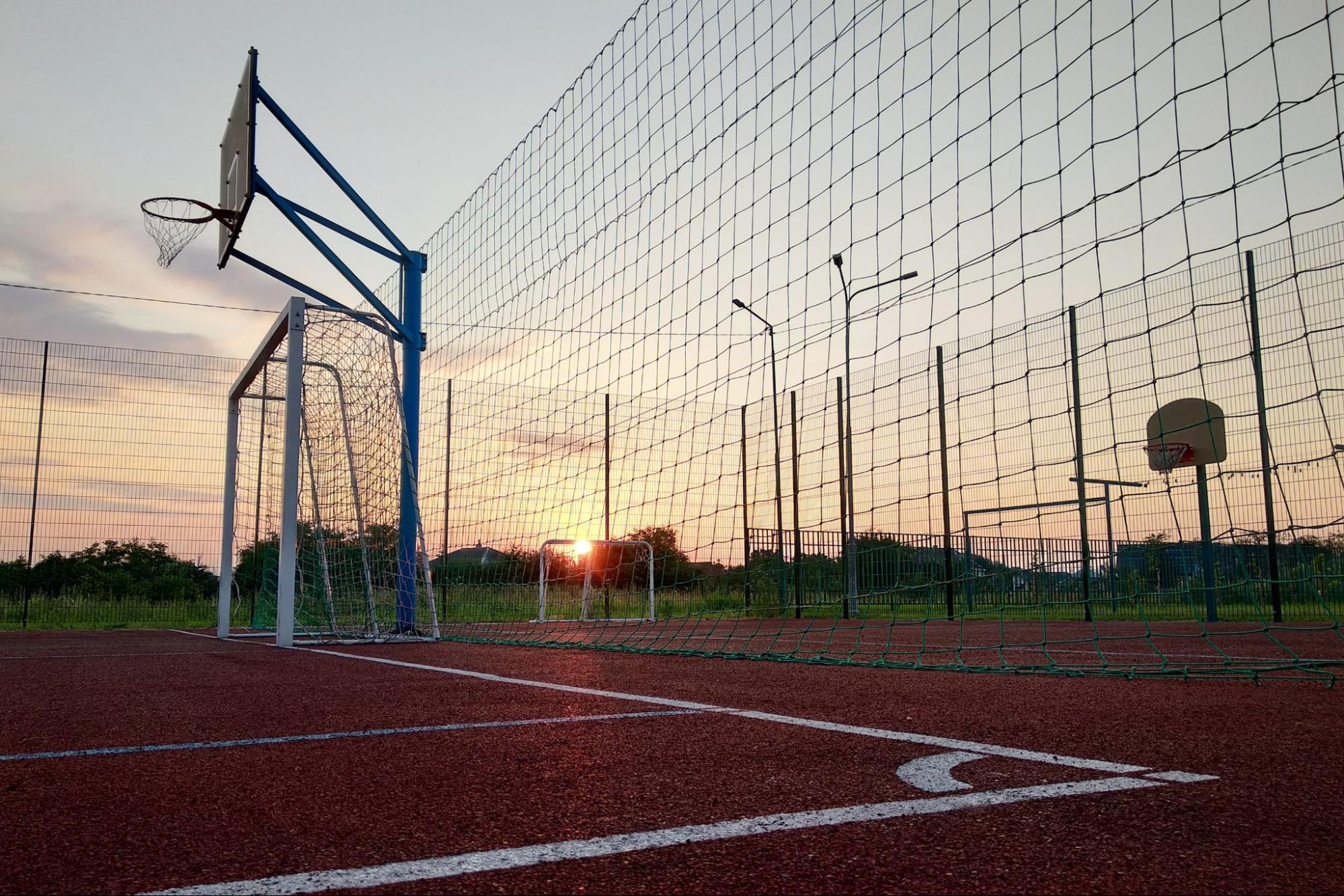 Jak wybrać solidne siatki sportowe do obiektu treningowego?