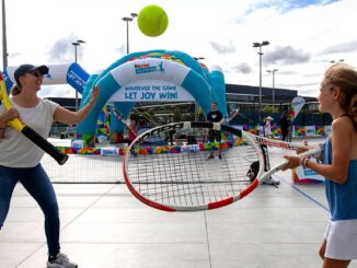 KINDER Joy of moving Tennis Trophy